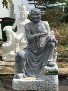 Tượng Thập Bát La Hán bằng đá