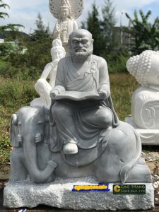 Tượng Thập Bát La Hán bằng đá