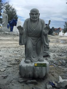 Tượng Thập Bát La Hán bằng đá