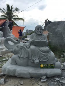 Tượng Thập Bát La Hán bằng đá
