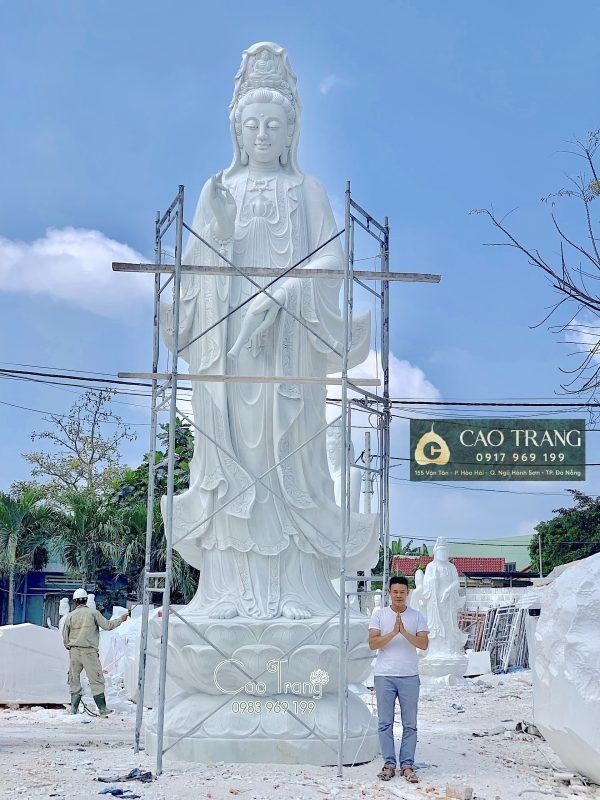 Tượng Phật Quan Âm Đứng Trên Đài Sen Dáng Khoan Thai Cao 5m