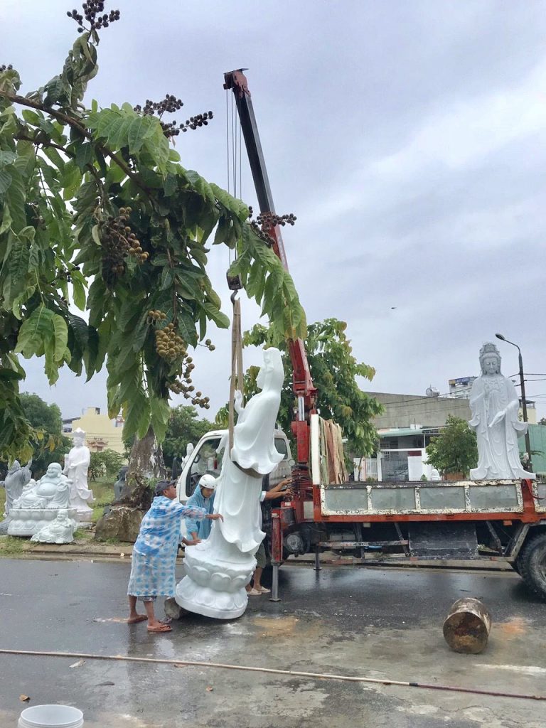 Vì Sao Nên Thỉnh Tượng Phật Quan Âm Về Cúng Dường? Để Làm Việc Tốt