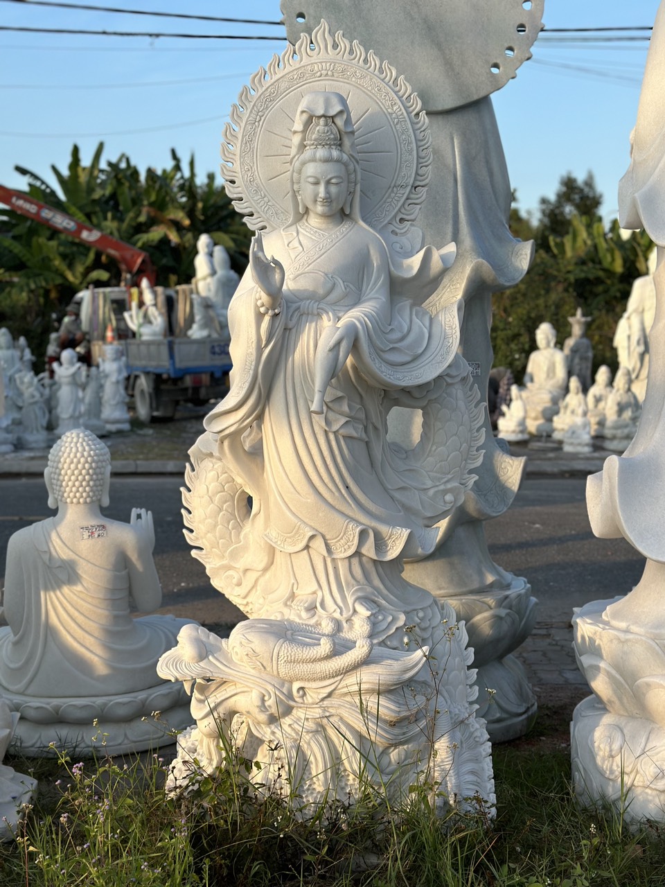 Mua tượng Phật Quan Âm Nam Hải bằng đá ở đâu?
