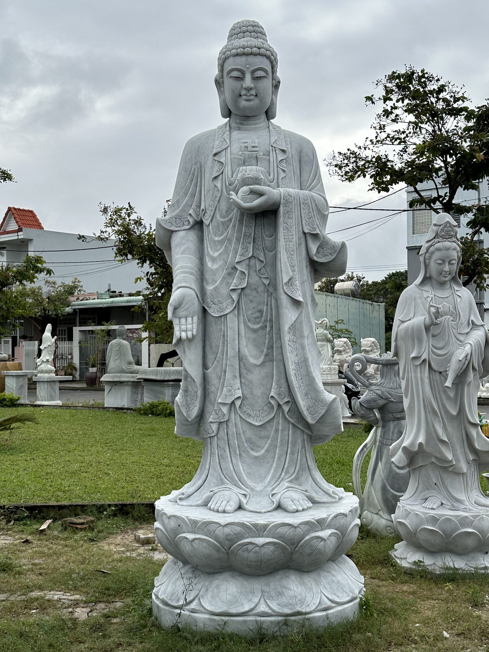 Tượng Phật A Di Đà Bằng Đá Đứng Đài Sen Cao 4m