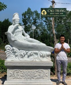 Tượng Phật Tự Tại nằm trên lá sen bằng đá