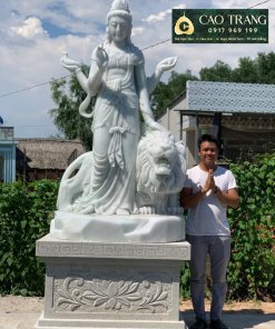 Tượng Phật Tự Tại ngồi trên sư tử bằng đá