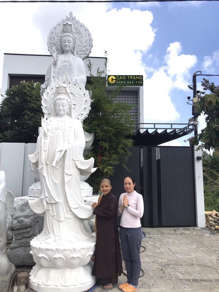 Tượng Quan Âm Bồ Tát Bằng Đá Có Hào Quang Cao 4m