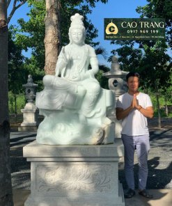 Tượng Quan Âm Tự Tại đẹp ngồi đài bằng đá