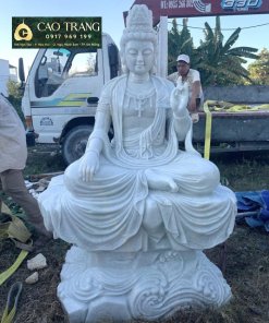 Bức tượng phật quan âm tự tại ngồi chế tác từ đá