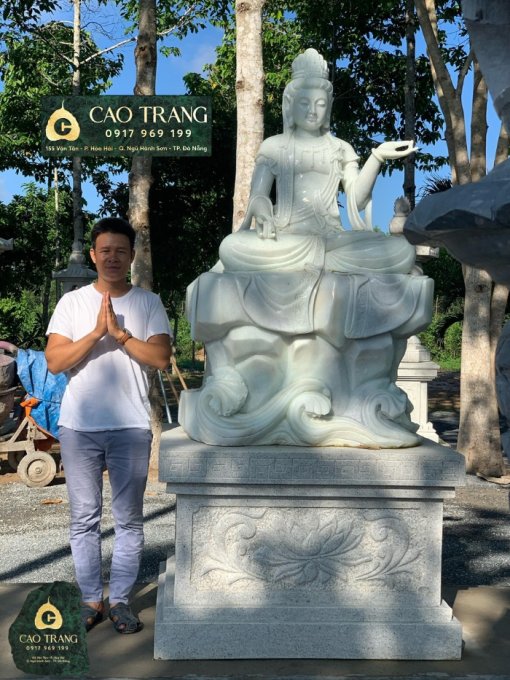 Bức tượng quan âm tự tại ngồi thiền