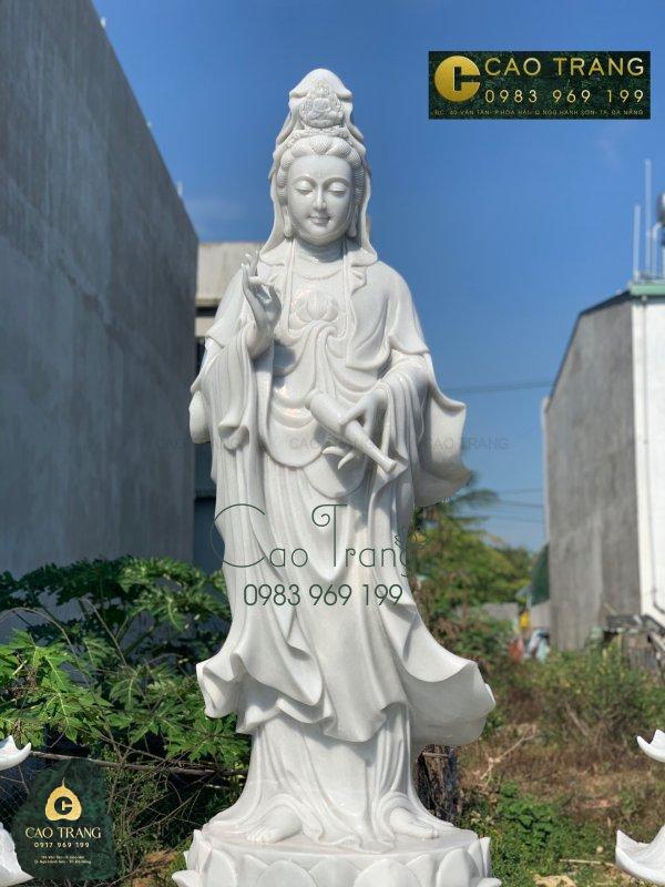 Tượng Phật Quan Âm Đá Non Nước Đứng Trên Đài Sen Đẹp