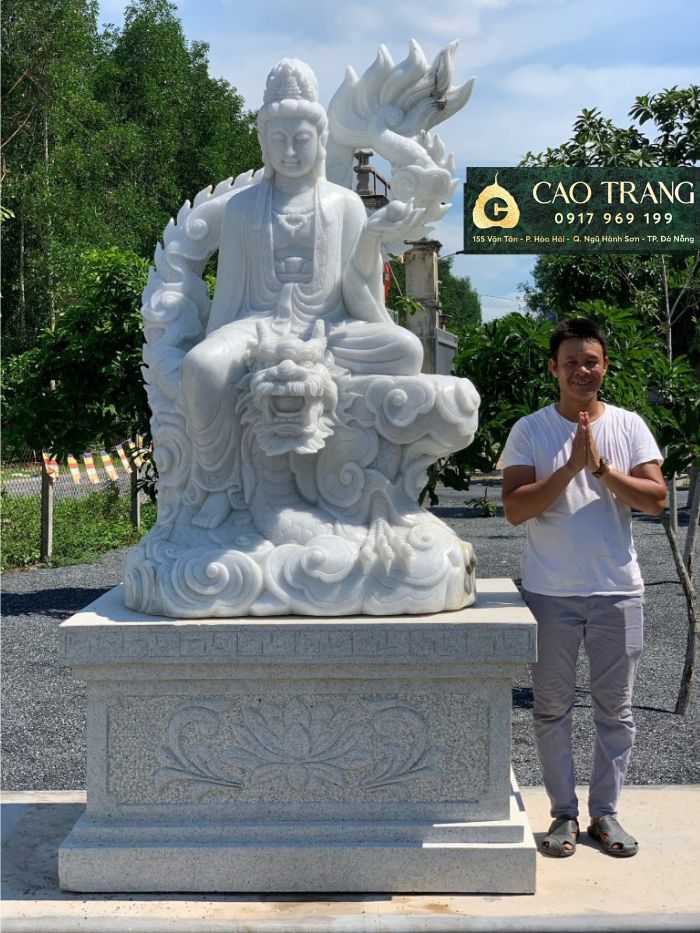 Tượng Phật Tự Tại bằng đá ngồi trên mình rồng