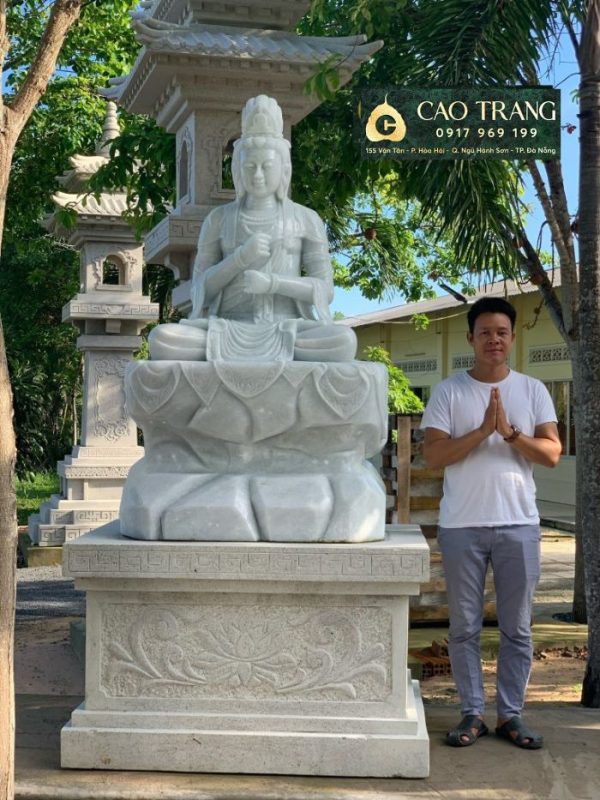 Tượng Phật Tự Tại ngồi hai tay chấp trì kim cang xử
