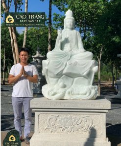 Tượng Quan Âm Tự Tại bằng đá dáng chỉ lộ