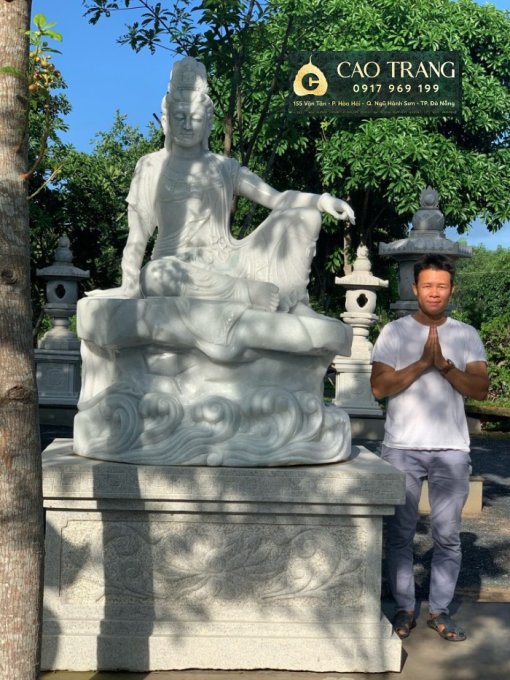 Tượng Quan Âm Tự Tại bằng đá ngồi nghỉ ngơi