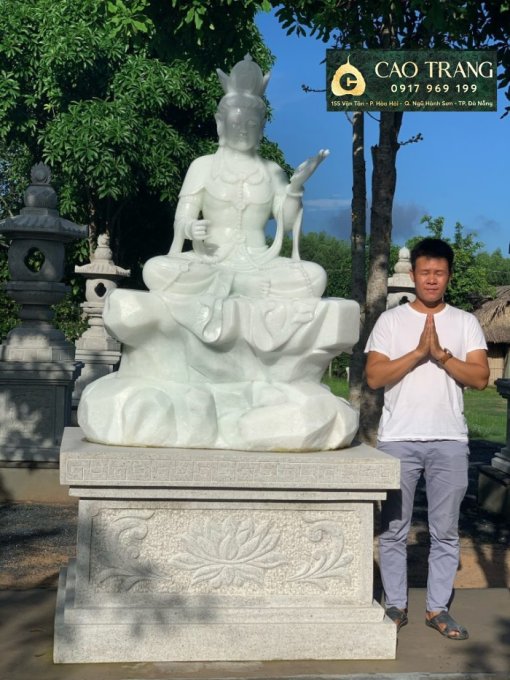 Tượng Quán Tự Tại Bồ Tát ngồi trên đá