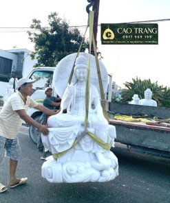 Vận chuyển tượng quan âm bồ tát tự tại bằng đá ngồi