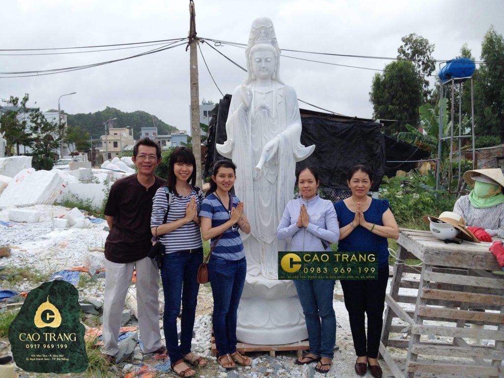 Hình ảnh tượng Phật Bà Quan Âm tay cầm tịnh bình