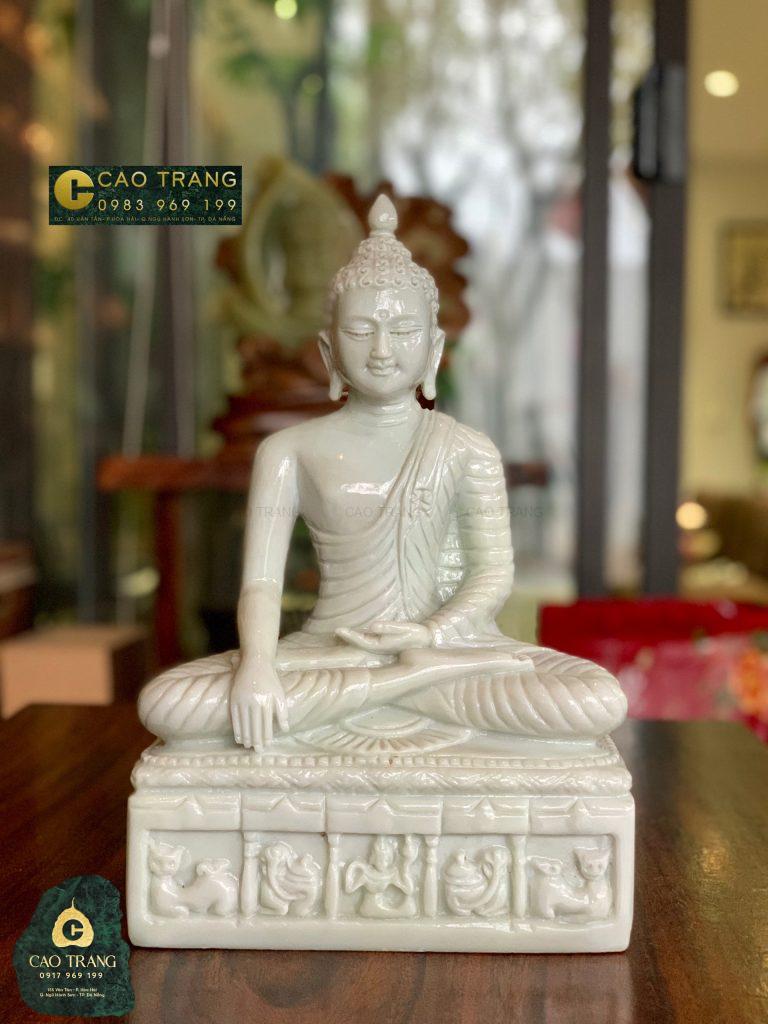Với tượng Phật Thích Ca mini này, bạn sẽ được nhắc nhở về tình yêu thương và lòng khoan dung. Được chế tác từ chất liệu cao cấp, tượng Phật này sẽ mang lại bình an và niềm tin cho không gian thờ cúng của bạn.