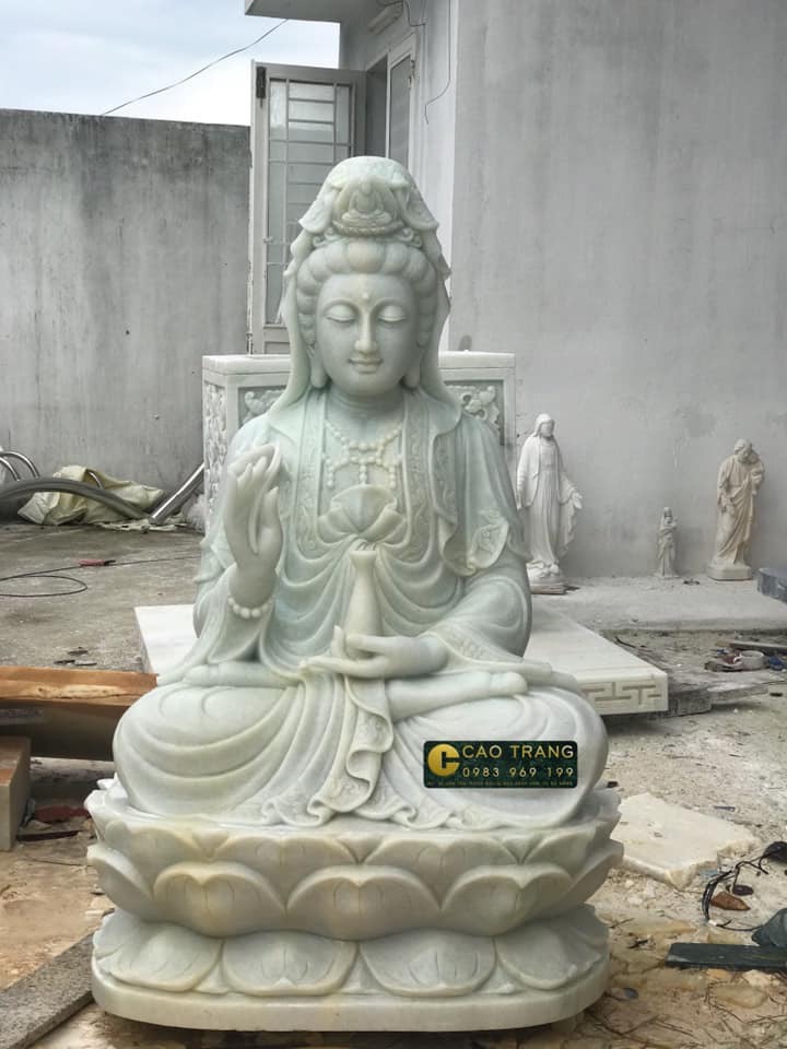 Hình tượng Phật Quan Âm trong tư thế ngồi