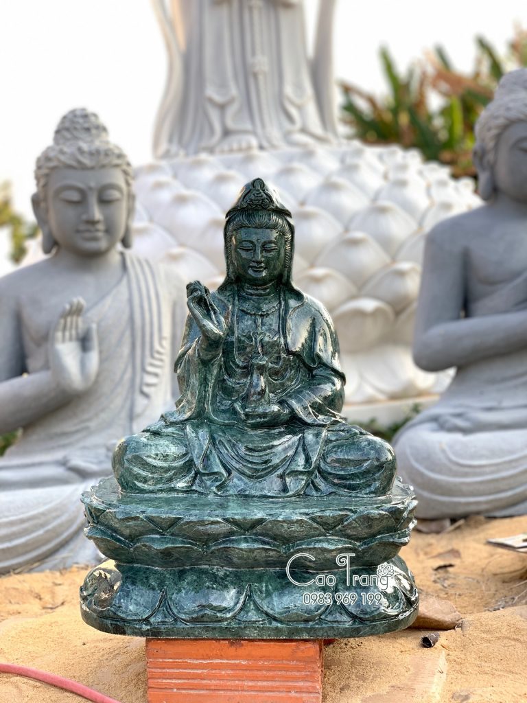 Hình ảnh tượng Phật Bà Quan Âm chạm khắc từ đá Ấn Độ