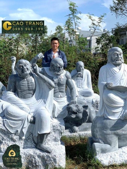 Tượng Thập Bát La Hán dáng đứng và ngồi