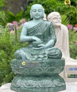 Tượng Sivali ngồi bằng đá