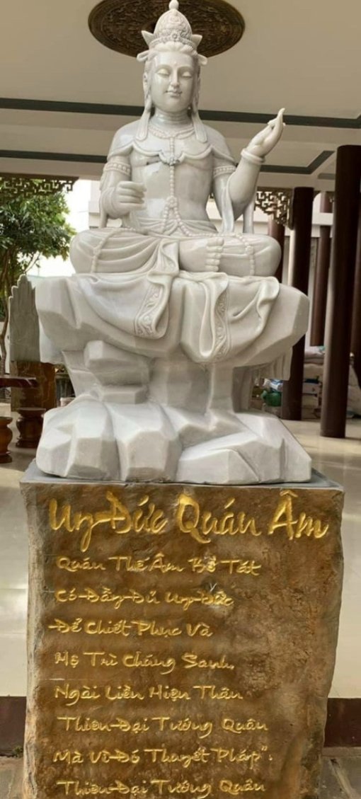 Uy Đức Quán Âm
