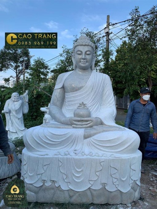 Đảnh lễ trước tượng Phật Dược Sư và tụng bộ kinh tán dương ngài giúp tăng trưởng lợi lạc