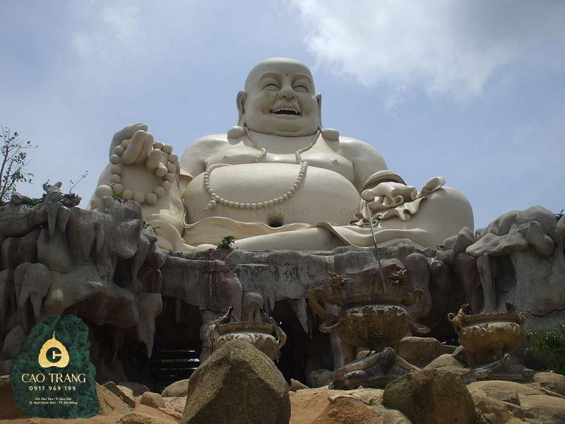 tuong phat di lac nui cam 1