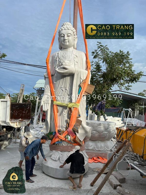 Tượng Phật Đá Cao Trang đưa tôn tượng Phật A Di Đà bằng đá về chùa