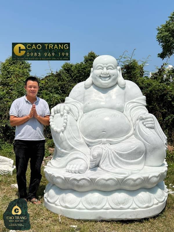 Một số người khác còn tin rằng, đặt tượng Phật Di Lặc bằng đá có thể mang lại nhiều may mắn