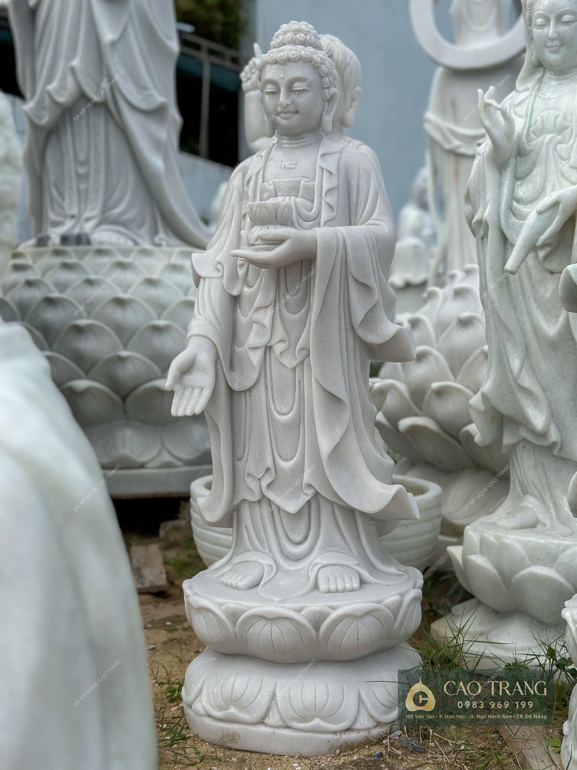 Tượng Phật A Di Đà Đứng Tay Cầm Hoa Sen 1M