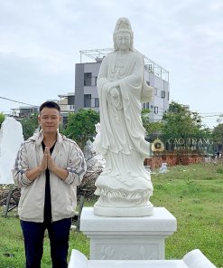 Tượng Quan Âm Chuỗi Hạt Đứng Trên Đế Sen Vuông