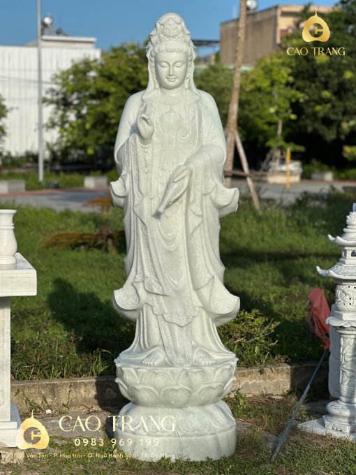 Tượng Quan Âm Bồ Tát áo hoa văn cao 2M