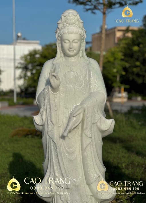 Tượng Quan Âm Bồ Tát áo hoa văn cao 2M