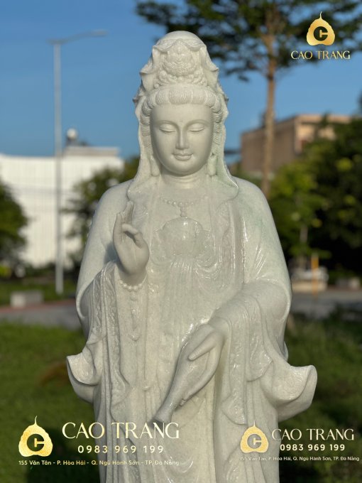Tượng Quan Âm Bồ Tát áo hoa văn cao 2M