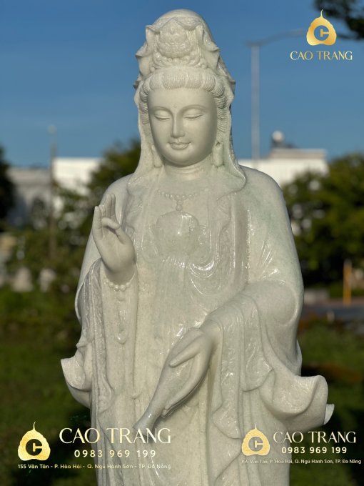 Tượng Quan Âm Bồ Tát áo hoa văn cao 2M