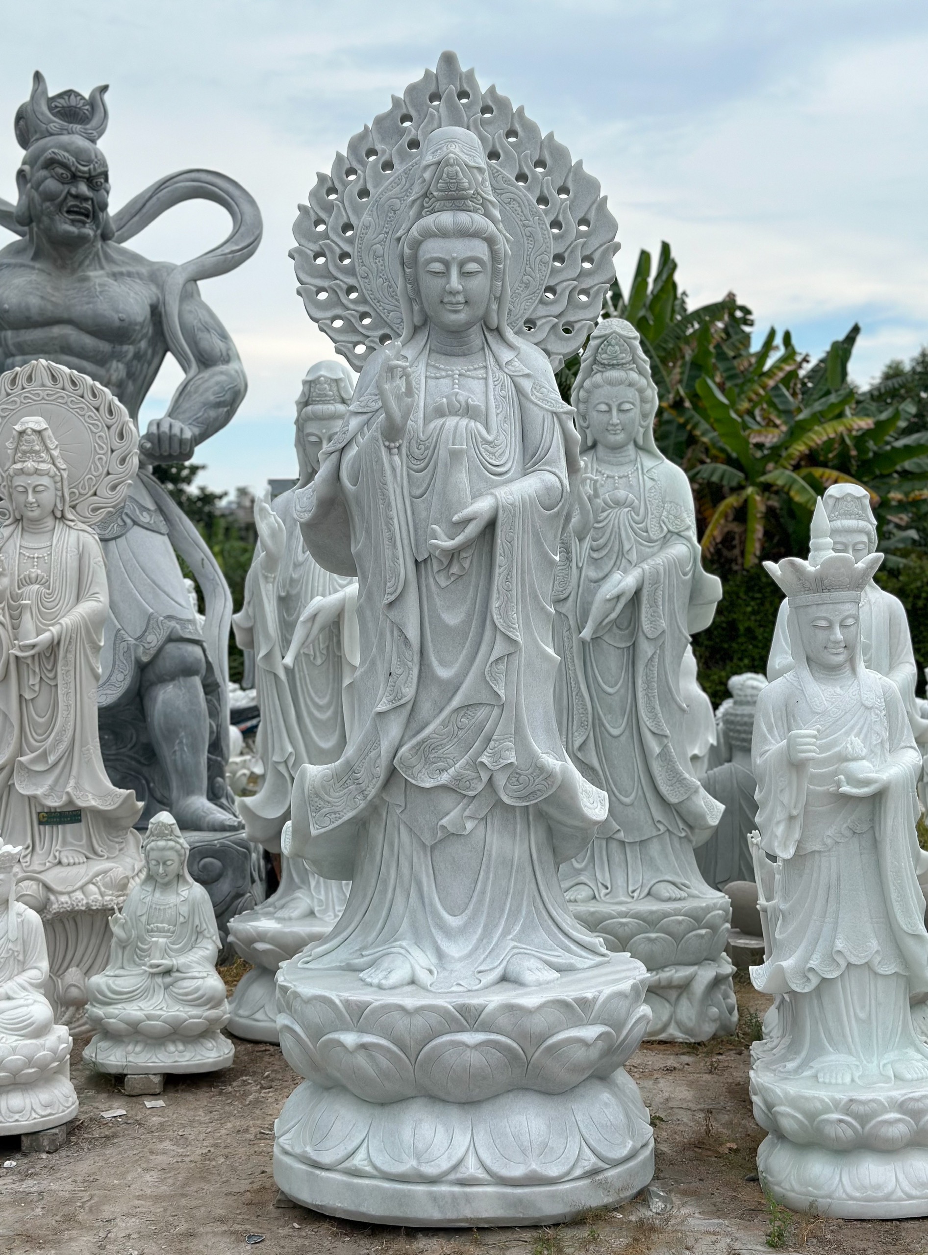 Các loại tượng Phật Quan Âm bằng đá