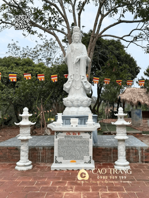 Tượng Quan Âm Bồ Tát áo hoa văn cao 2,5M