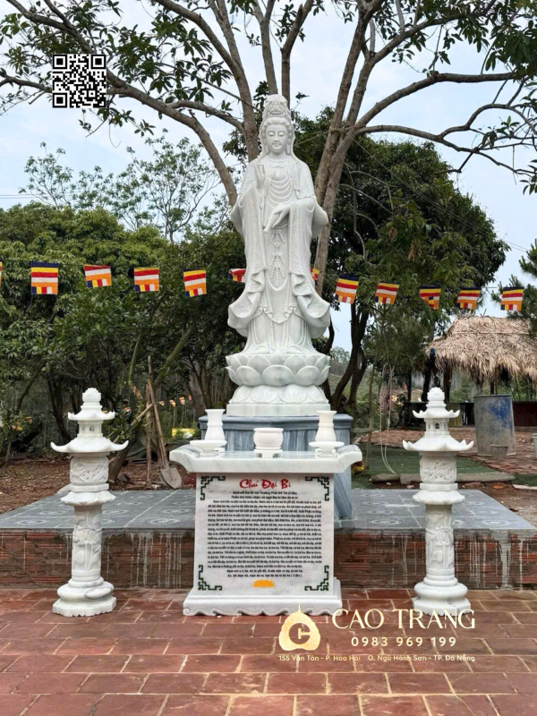 Tượng Quan Âm Bồ Tát áo hoa văn cao 2,5M