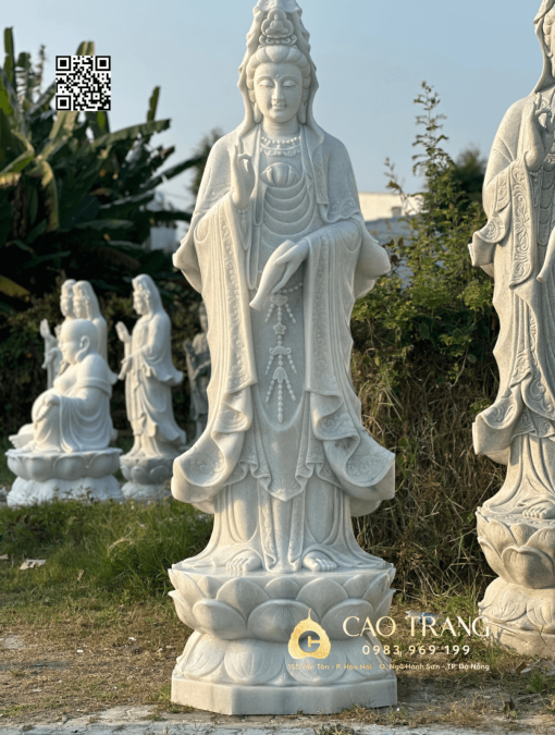 Tượng Quan Âm Bồ Tát áo hoa văn cao 2,5M