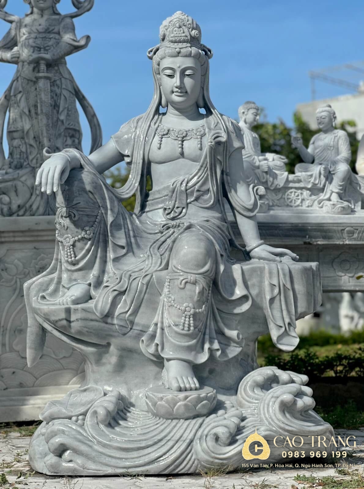 Quan Âm Tự Tại đá xám