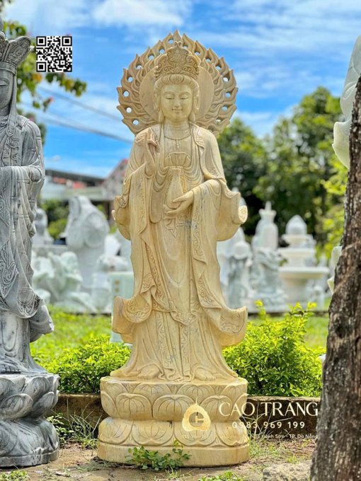 Tượng Quan Âm bằng đá vàng