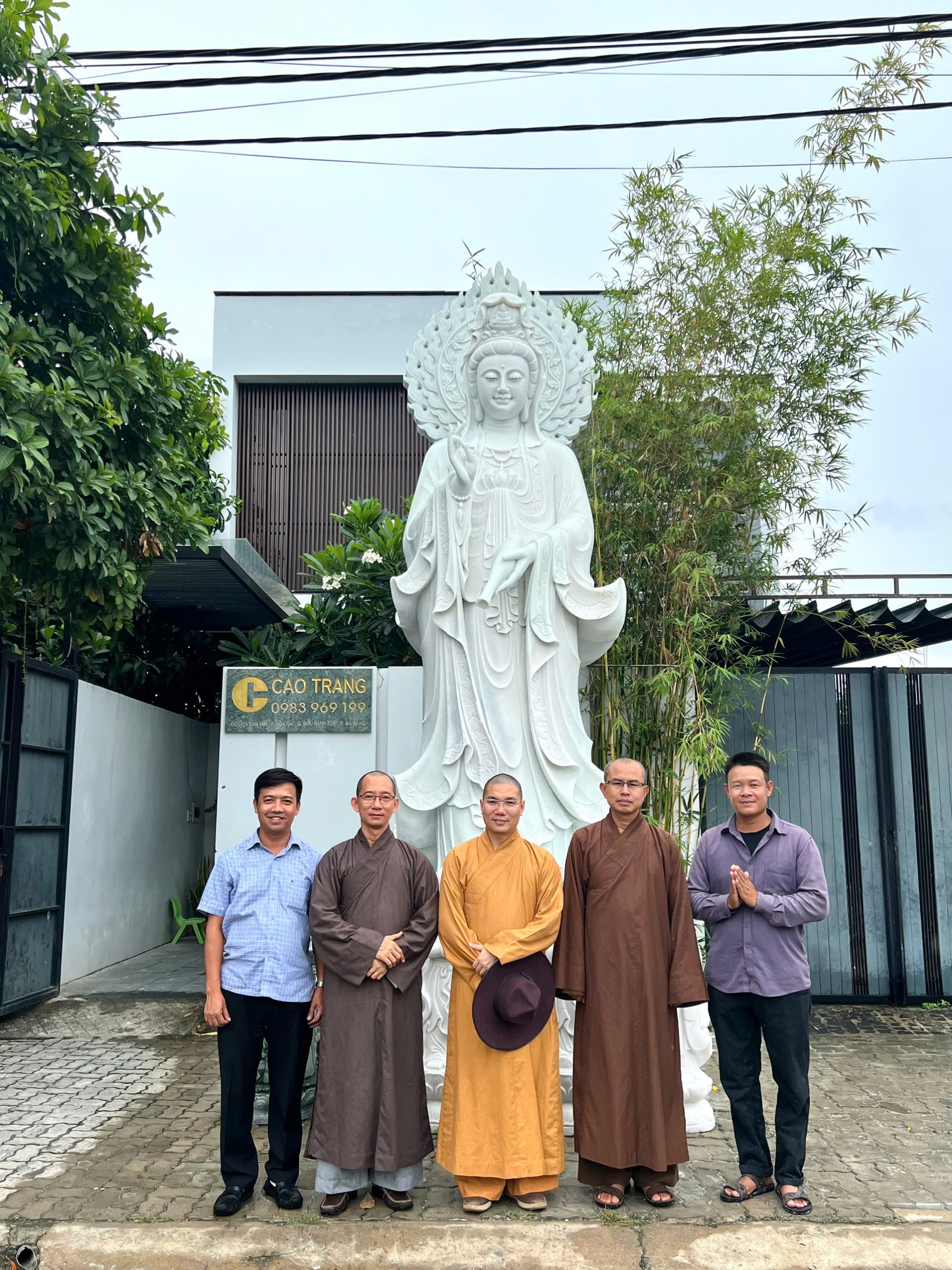 Tượng Quan Âm đứng cao 5m