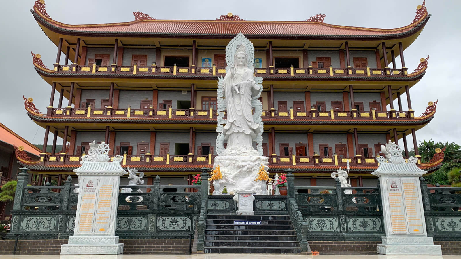 bia da duoc lap dat tai chua quan the am lam dong 1